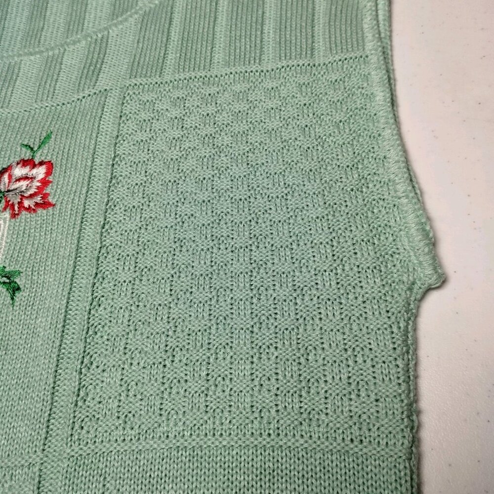 Vintage Sweater Small Sleeveless Mint Green Embroidered Flowers Grannycore - Picture 11 of 12